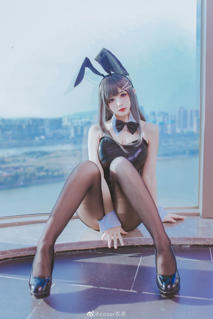 【COS正片】樱岛麻衣cos 学姐的黑丝长腿兔女郎 coser衣衣-机器猫次元